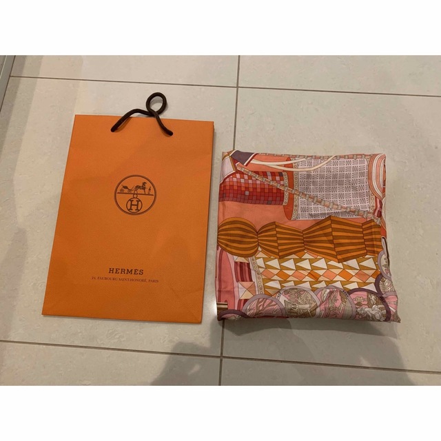 エルメス　　HERMES カレ　90 シルクスカーフ