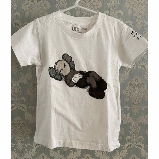 UNIQLO(ユニクロ)のUNIQLO Tシャツ　KAWS 110サイズ キッズ/ベビー/マタニティのキッズ服男の子用(90cm~)(Tシャツ/カットソー)の商品写真