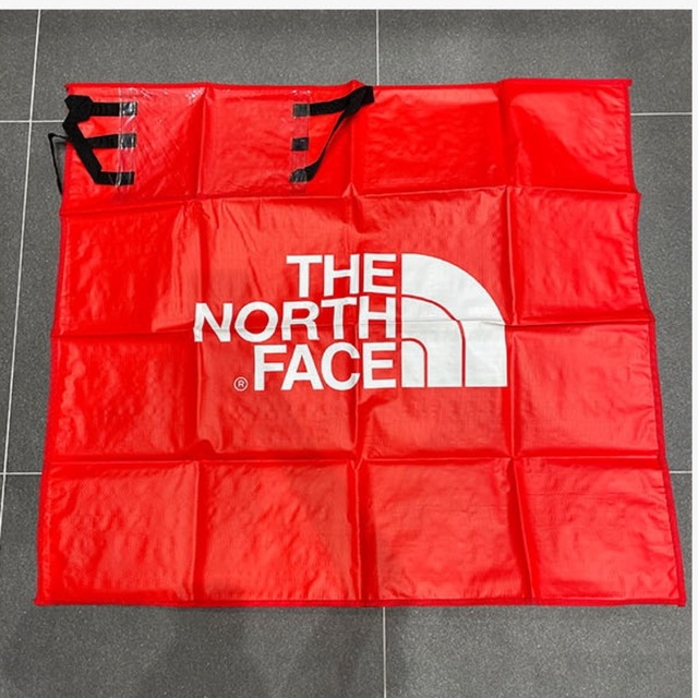 THE NORTH FACE(ザノースフェイス)のノースフェイス レジャーシート レッド ピクニックマット スポーツ/アウトドアのアウトドア(その他)の商品写真