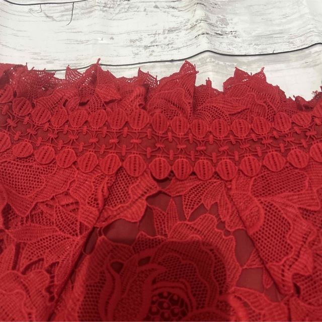 ADORE(アドーア)のアドーア  レース　スカート　赤　美品 レディースのスカート(ひざ丈スカート)の商品写真