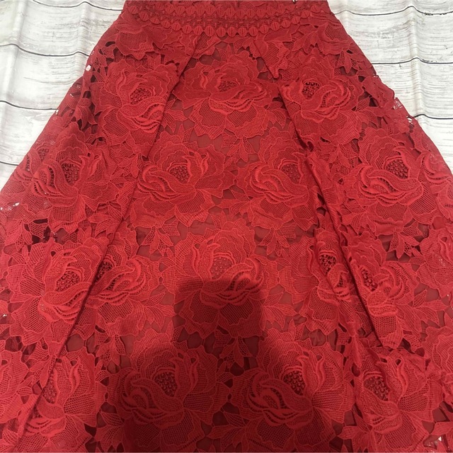 ADORE(アドーア)のアドーア  レース　スカート　赤　美品 レディースのスカート(ひざ丈スカート)の商品写真
