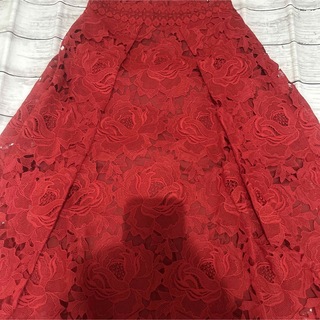 アドーア(ADORE)のアドーア  レース　スカート　赤　美品(ひざ丈スカート)