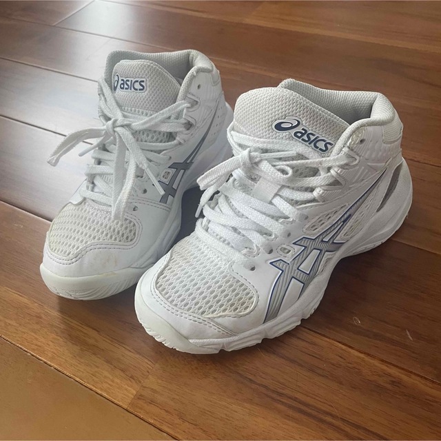 asics(アシックス)のasics バスケシューズ キッズ キッズ/ベビー/マタニティのキッズ靴/シューズ(15cm~)(スニーカー)の商品写真