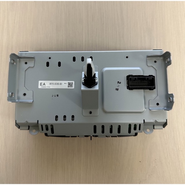 トヨタ   クラウン  エアコンスイッチパネル  B0の