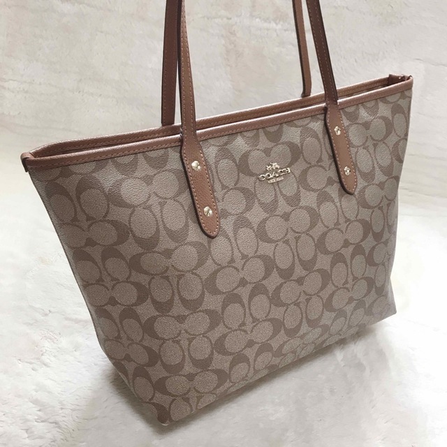 COACH シグネチャー 大容量 シティー ジップトップ トートバッグ 総柄