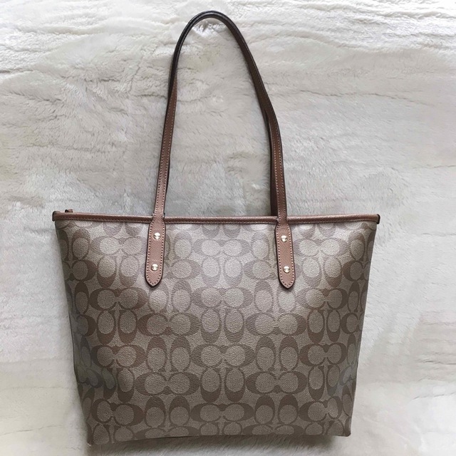 COACH シグネチャー 大容量 シティー ジップトップ トートバッグ 総柄