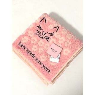 ケイトスペードニューヨーク(kate spade new york)の新品　ケイトスペード　ニューヨーク　タオルハンカチ　猫ちゃん　花柄　ピンク(ハンカチ)