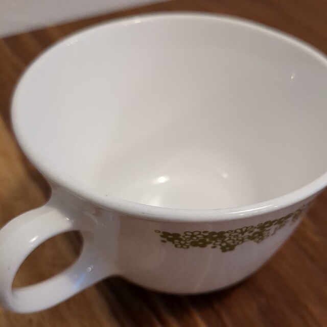 CORELLE(コレール)の［ビンテージ］Corelle カップ2点　クレイジーデイジー&スノーフレーク インテリア/住まい/日用品のキッチン/食器(グラス/カップ)の商品写真