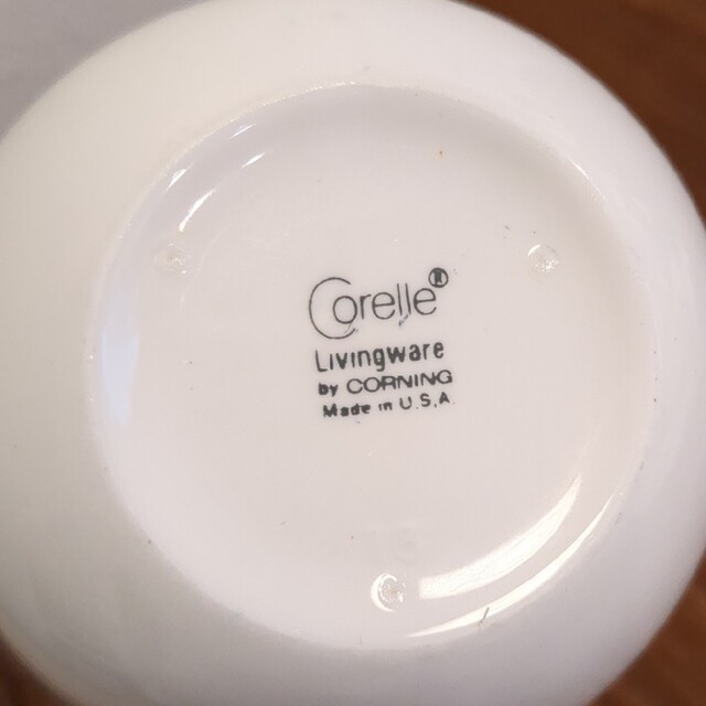 CORELLE(コレール)の［ビンテージ］Corelle カップ2点　クレイジーデイジー&スノーフレーク インテリア/住まい/日用品のキッチン/食器(グラス/カップ)の商品写真