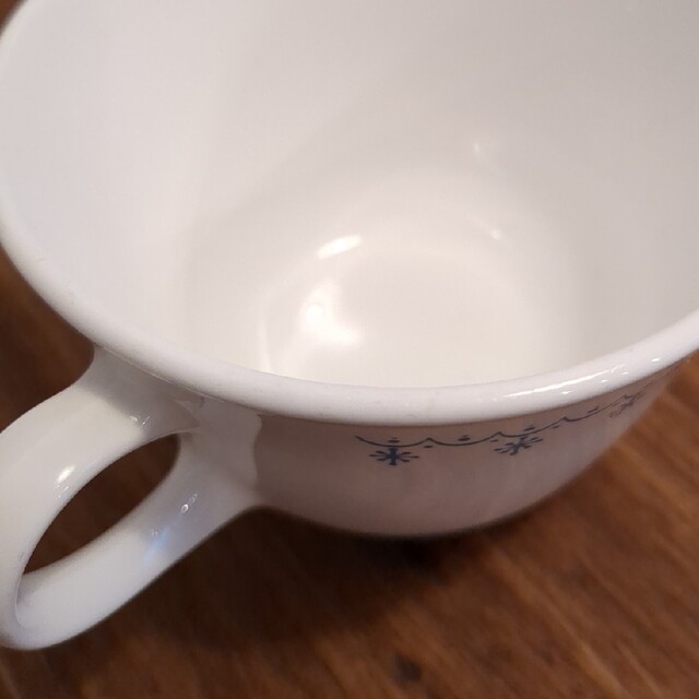 CORELLE(コレール)の［ビンテージ］Corelle カップ2点　クレイジーデイジー&スノーフレーク インテリア/住まい/日用品のキッチン/食器(グラス/カップ)の商品写真