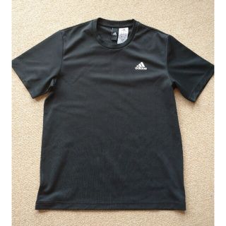 アディダス(adidas)のadidas Tシャツ(Tシャツ/カットソー(半袖/袖なし))