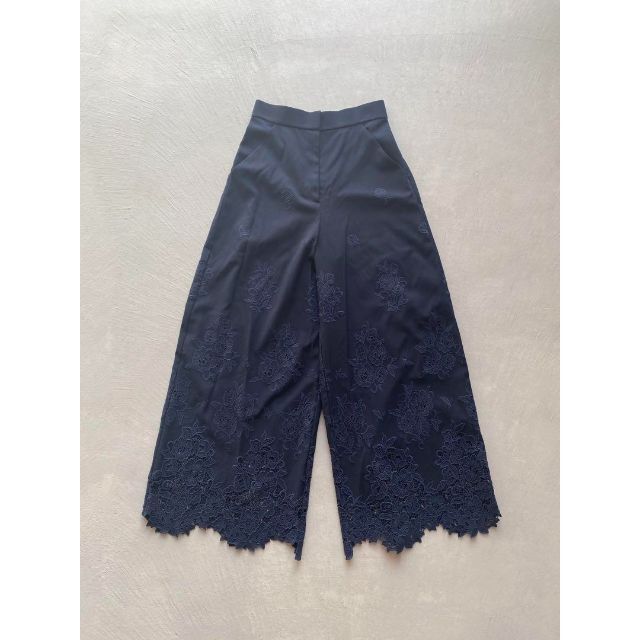 GRACE CONTINENTAL - 《GRACE CONTINENTAL》カットワーク刺繍ワイドパンツ (f662)
