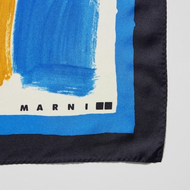 Marni(マルニ)の新品未使用 ユニクロ MARNI シルク スカーフ 2点セット ブルー マルニ レディースのファッション小物(バンダナ/スカーフ)の商品写真