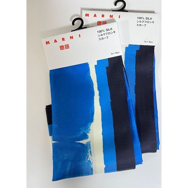 Marni(マルニ)の新品未使用 ユニクロ MARNI シルク スカーフ 2点セット ブルー マルニ レディースのファッション小物(バンダナ/スカーフ)の商品写真