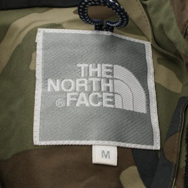 THE NORTH FACE(ザノースフェイス)のスクープ ジャケット カモフラージュ 迷彩柄 カーキグリーン マルチカラー フード付き レディースのジャケット/アウター(その他)の商品写真