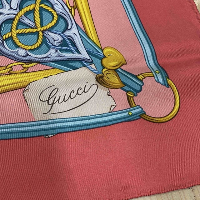 Gucci(グッチ)のGUCCI 　グッチ　スカーフ　ピンク　no.1 レディースのファッション小物(バンダナ/スカーフ)の商品写真