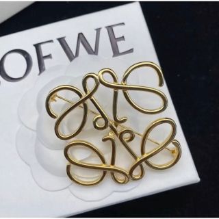 《 新品未使用 》LOEWEブローチ ゴールド ／ 箱付き????／即購入OK❣️