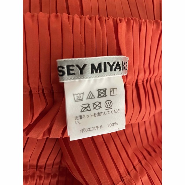 ISSEY MIYAKE(イッセイミヤケ)の美品イッセイミヤケプリーツパンツ レディースのパンツ(カジュアルパンツ)の商品写真