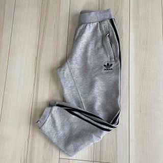 アディダス(adidas)のアディダス　スウェットパンツ　グレー(トレーニング用品)