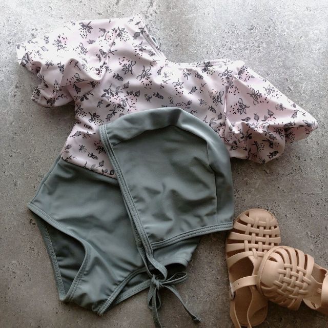 ZARA KIDS(ザラキッズ)のflower swimwear　　女の子水着　90～120㎝ キッズ/ベビー/マタニティのキッズ服女の子用(90cm~)(水着)の商品写真