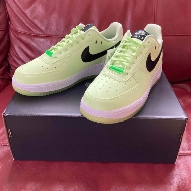 NIKE WMNS AIR FORCE 1 ’07 ベアリーボルト 25.5cm