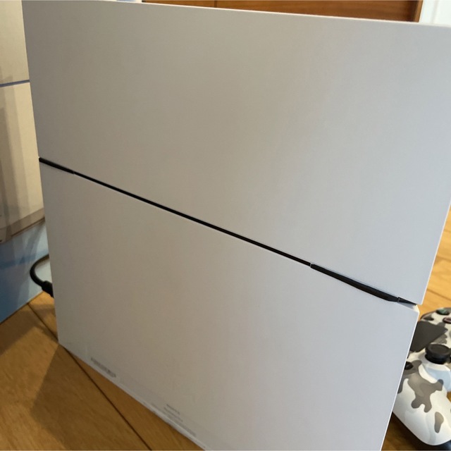 PlayStation4(プレイステーション4)のプレイステーション4 グレイシャー・ホワイト 500GB  エンタメ/ホビーのゲームソフト/ゲーム機本体(家庭用ゲーム機本体)の商品写真