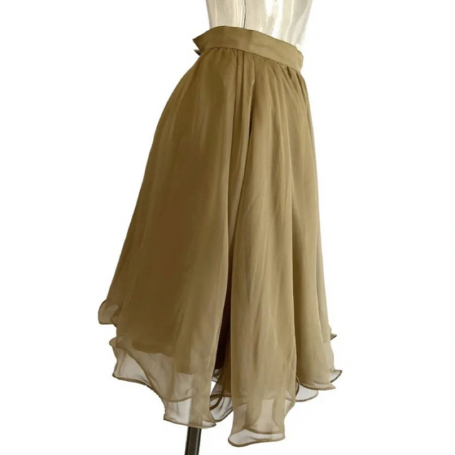 FOXEY(フォクシー)のフォクシー　シルクの上品なスカート　サイズ38・Ｓ　FOXEY レディースのスカート(ひざ丈スカート)の商品写真