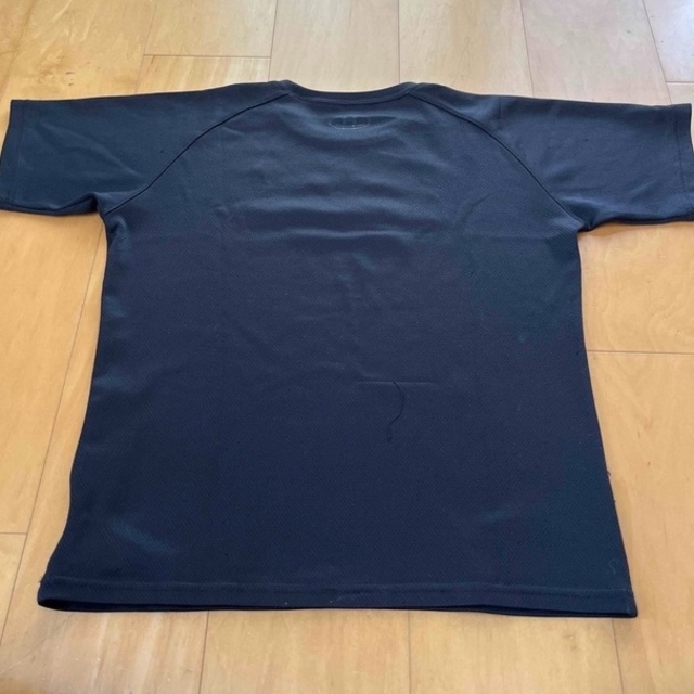 UNDER ARMOUR(アンダーアーマー)のアンダーアーマー　黒Tシャツ キッズ/ベビー/マタニティのキッズ服男の子用(90cm~)(Tシャツ/カットソー)の商品写真