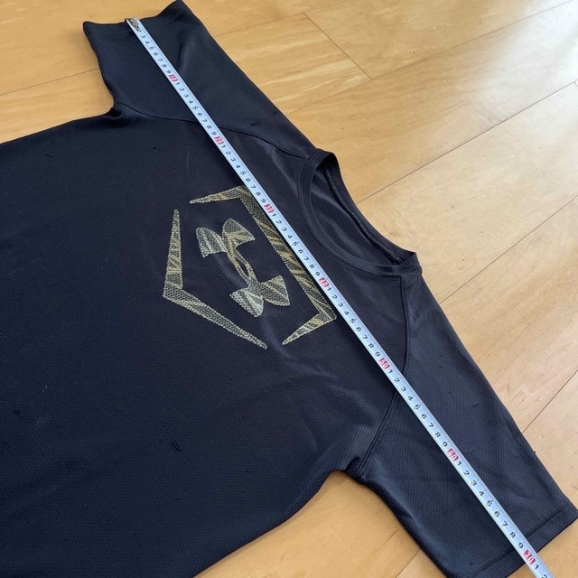 UNDER ARMOUR(アンダーアーマー)のアンダーアーマー　黒Tシャツ キッズ/ベビー/マタニティのキッズ服男の子用(90cm~)(Tシャツ/カットソー)の商品写真