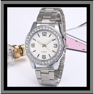 【シルバー】ラインストーン　腕時計　デザイン　レディース　silver 新品(腕時計)