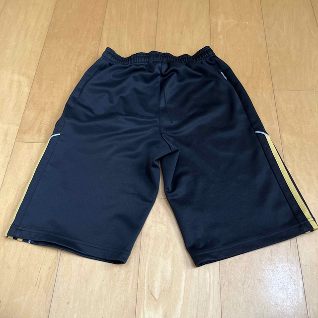 adidas(アディダス)のアディダス　150cm ハーフパンツ キッズ/ベビー/マタニティのキッズ服男の子用(90cm~)(パンツ/スパッツ)の商品写真