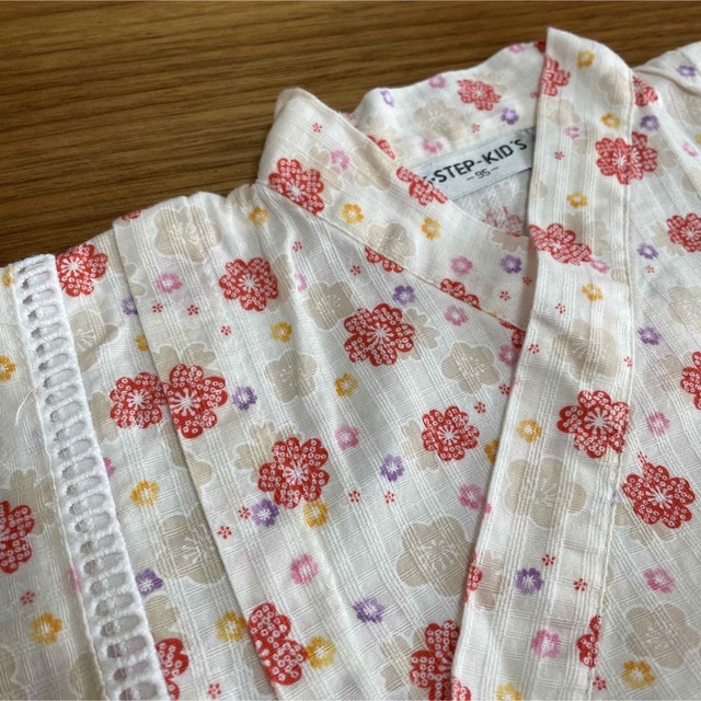 女の子　甚平　サイズ95 花柄 キッズ/ベビー/マタニティのキッズ服女の子用(90cm~)(甚平/浴衣)の商品写真