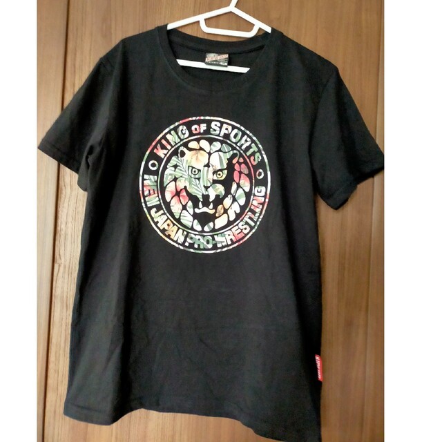 新日本プロレス 棚橋選手 Tシャツ フラワー メンズのトップス(Tシャツ/カットソー(半袖/袖なし))の商品写真