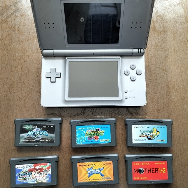 ジャンク扱い　ニンテンドーDS lite グロスシルバー　ソフト付き | フリマアプリ ラクマ