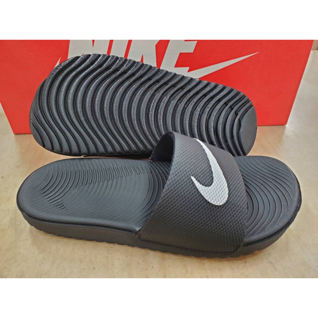 NIKE(ナイキ)のNIKEナイキ カワスライドGSPS 22.0cm ジュニア シャワーサンダル キッズ/ベビー/マタニティのキッズ靴/シューズ(15cm~)(サンダル)の商品写真