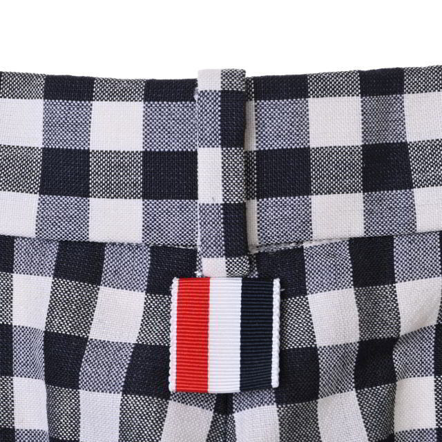 THOM BROWNE(トムブラウン)のTHOM BROWNE シルク混 ウール チェック ハーフパンツ メンズのパンツ(ショートパンツ)の商品写真