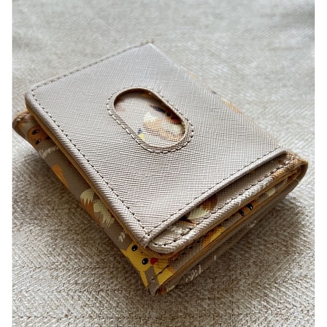 しまむら(シマムラ)のピカチュウ＆イーブイ　三つ折り財布 レディースのファッション小物(財布)の商品写真