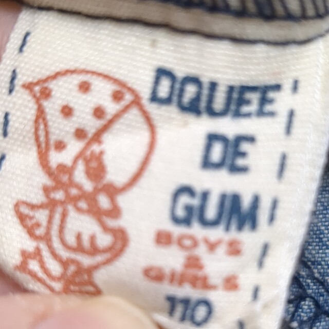 DQUEE DE GUM  てんとう虫デニムワンピース　110　くるみボタン キッズ/ベビー/マタニティのキッズ服女の子用(90cm~)(ワンピース)の商品写真