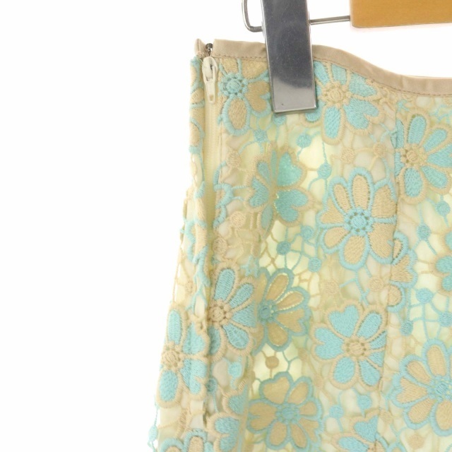 TOCCA(トッカ)のトッカ 花柄レース フレアスカート 膝丈 4 水色 ベージュ ライトブルー レディースのスカート(ひざ丈スカート)の商品写真