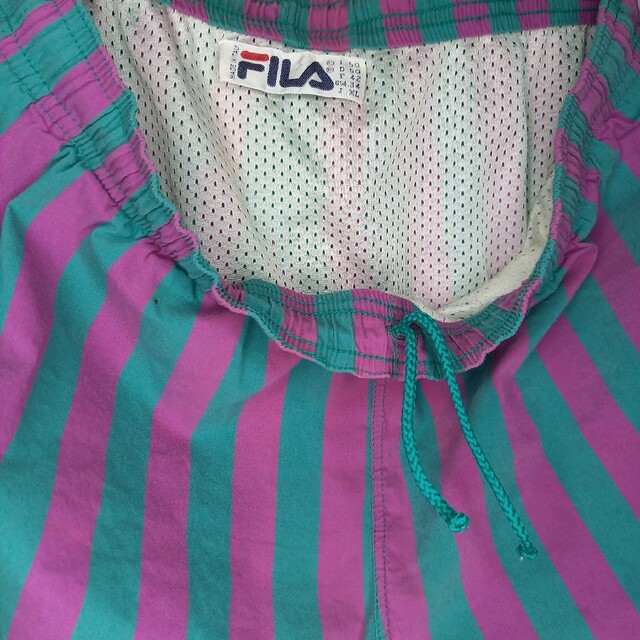 FILA(フィラ)のイタリア製　ヴィンテージ　フィラ　ショートパンツ　ナイロンショーツ　刺繍ロゴ メンズのパンツ(ショートパンツ)の商品写真