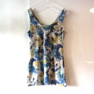 アズールバイマウジー(AZUL by moussy)のアズール　AZUL　 涼しげな色合いの花柄タンクトップ(タンクトップ)