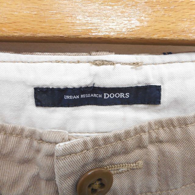 URBAN RESEARCH DOORS(アーバンリサーチドアーズ)のアーバンリサーチ ドアーズ ハーフ ショート パンツ 刺繍 総柄 36 ベージュ メンズのパンツ(ショートパンツ)の商品写真
