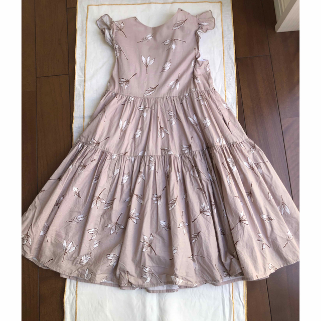 BeBe(ベベ)のBeBe ワンピース　140 キッズ/ベビー/マタニティのキッズ服女の子用(90cm~)(ワンピース)の商品写真