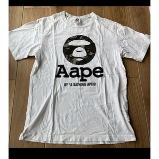 アベイシングエイプ(A BATHING APE)のA ape エイプ　カモフラ柄　白Tシャツ　M(Tシャツ/カットソー(半袖/袖なし))