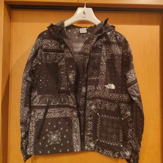 ザノースフェイス(THE NORTH FACE)の【yj_kwmt様専用】ノースフェイス バンダナ柄 コンパクトジャケット 黒 M(ナイロンジャケット)