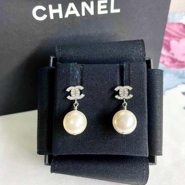 美品 パールが揺れてかわいい♪CHANEL ピアス