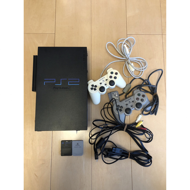 PlayStation2(プレイステーション2)のSONY PlayStation2 SCPH-30000 エンタメ/ホビーのゲームソフト/ゲーム機本体(家庭用ゲーム機本体)の商品写真