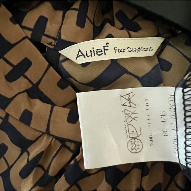 AuieF(アウィーエフ)のAuieF ♡デザインシャツ レディースのトップス(シャツ/ブラウス(半袖/袖なし))の商品写真