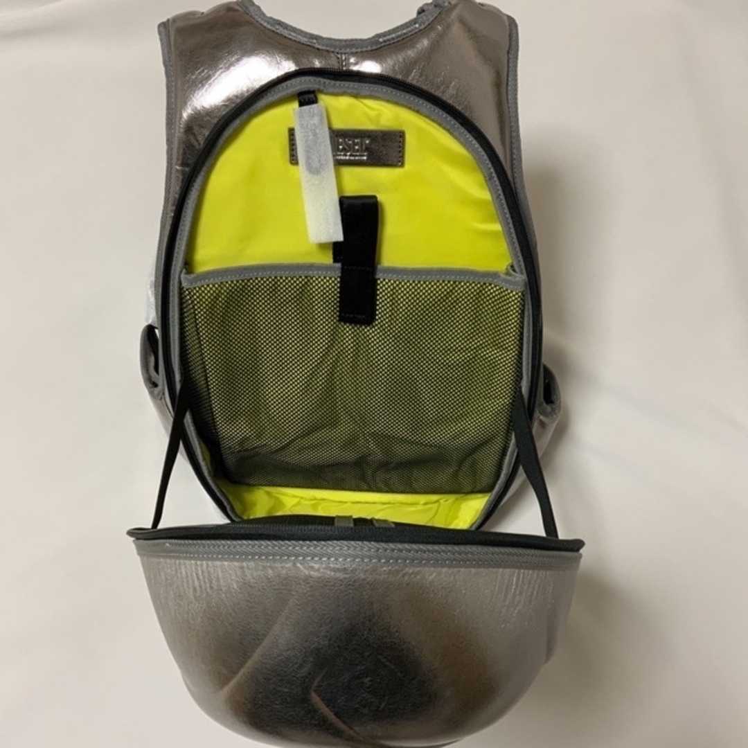 洗練されたデザイン　DIESEL リュック　1dr-Pod Backpack