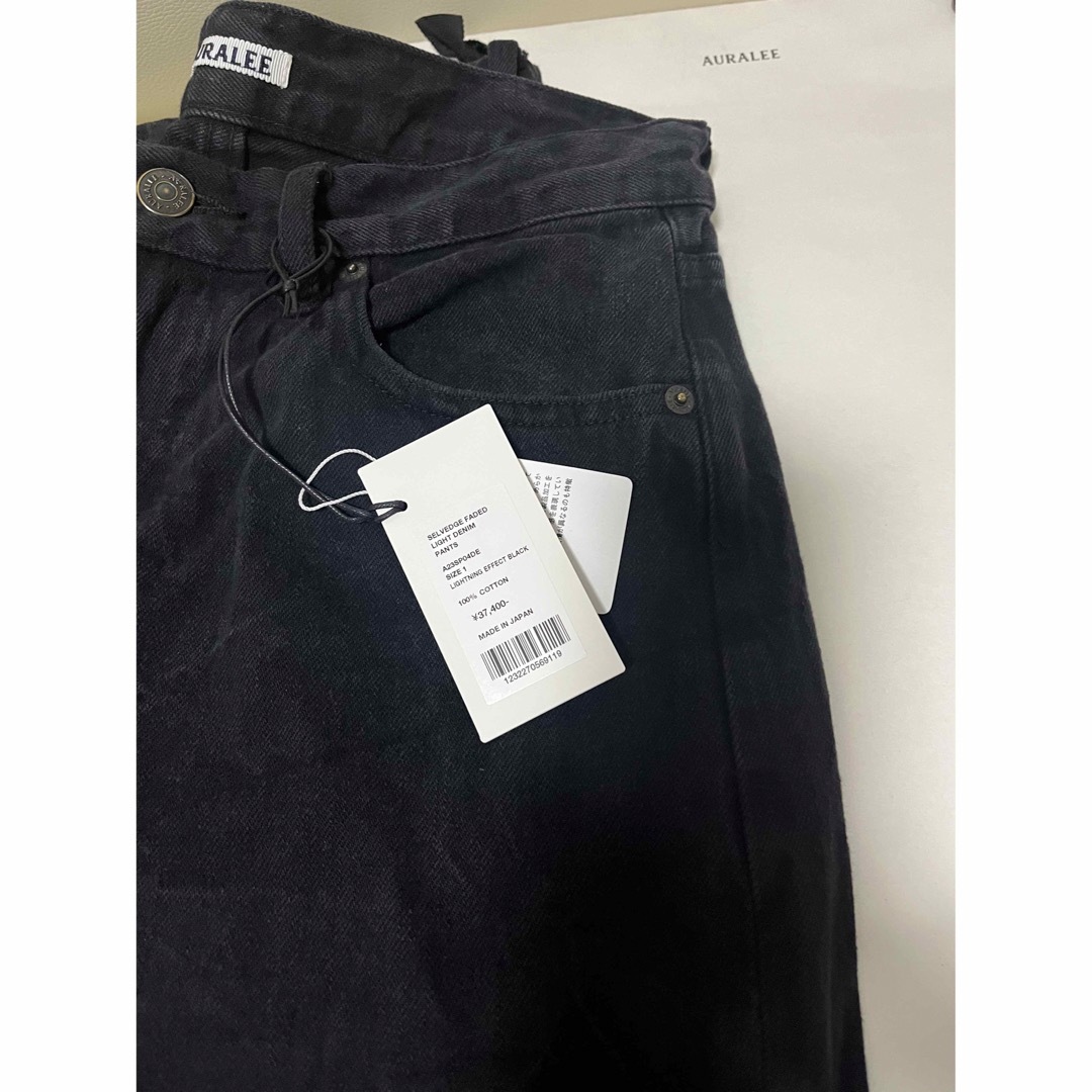 AURALEE(オーラリー)のauralee完売23SS SELVEDGE FADED LIGHT DENIM レディースのパンツ(デニム/ジーンズ)の商品写真